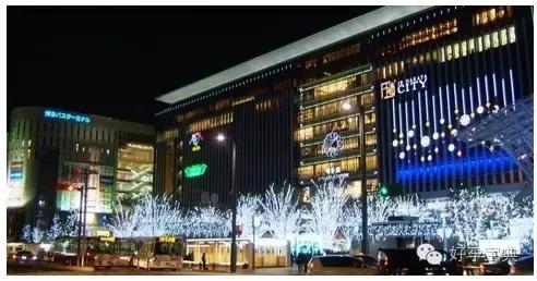 合格的父母是给孩子足够的陪伴,做父母的一定要陪伴宝宝成长