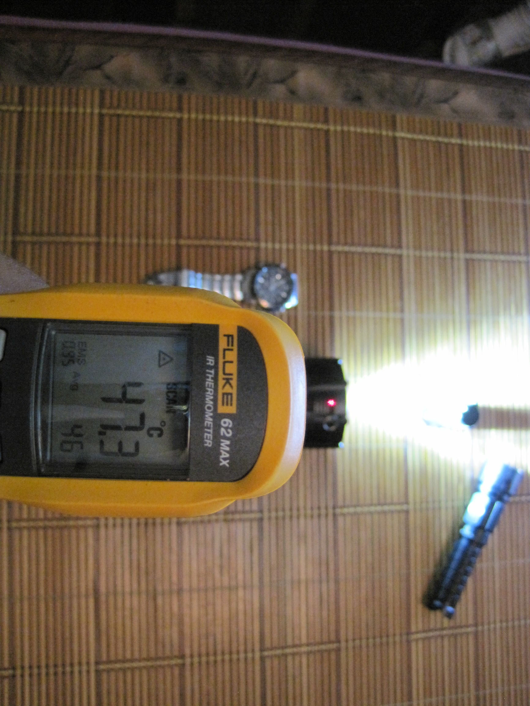 纳丽德圣火11超强光手电,纳丽德圣火30v2.0流明充电手电