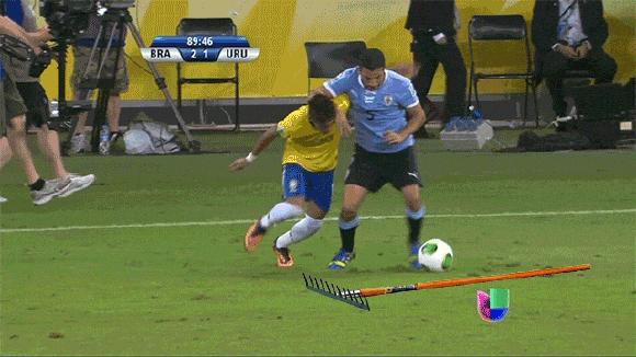 最经典搞笑中超足球gif,足球球员搞怪图片