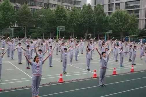 郑州哪些中学蓝色校服好看,郑州各中学校服