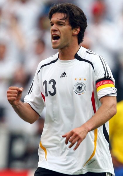 卡恩和诺伊尔谁是德国最佳门将,卡恩门将厉害吗