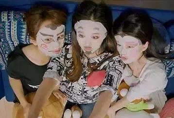 迪士尼化妆包联名,超奇葩联名化妆品