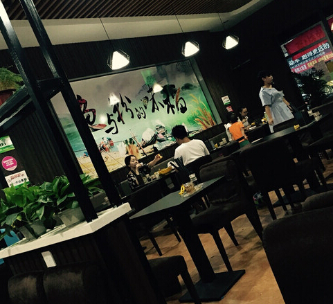 一夜之间这家渔粉店备受瞩目，不追究为什么还真睡不着！