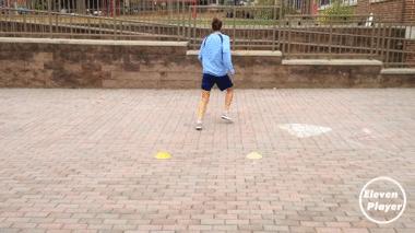 足球踢墙训练视频,足球接球转身训练方法