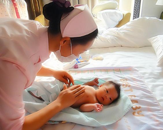 11个月孩子高烧不退吃药无效,11个月大的婴儿高烧不退怎么办