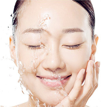 宝宝脸上痘痘有白色脓包,脸上长脓包痘痘怎么办