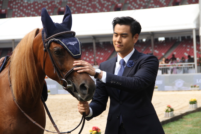 彭于晏骑单车耍帅,彭于晏洗脸刷牙视频