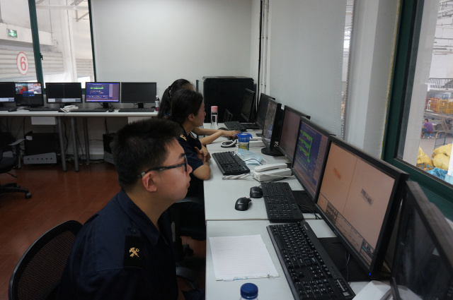 邮包如何过海关？来现场看看吧（有gif动图）