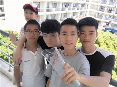 创客创业忙看温大“肖奈”研发掌上3D创业项目