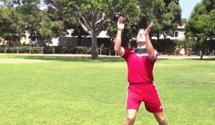 胸部停球的技术动作特点,胸部停球过人