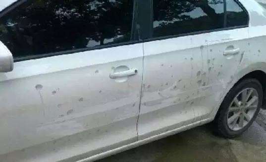 白色汽车发黄有什么好办法处理,白色车氧化发黄怎么办