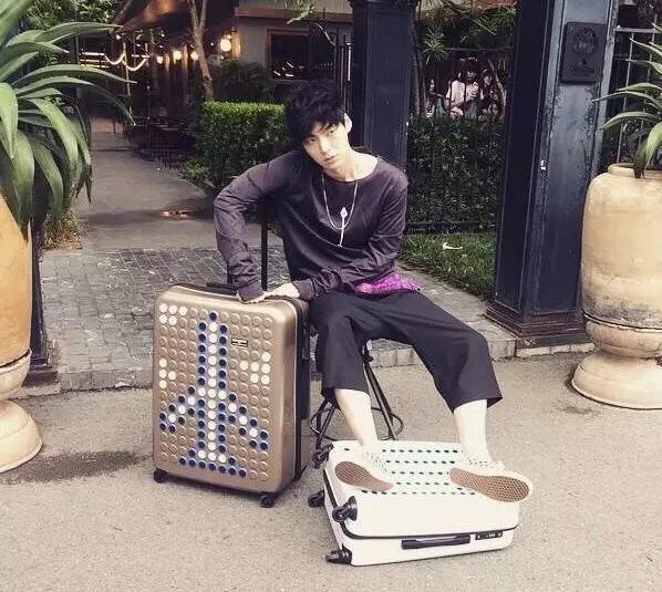 推荐几款好的旅行箱,旅行箱推荐买哪个牌子好且尺寸大