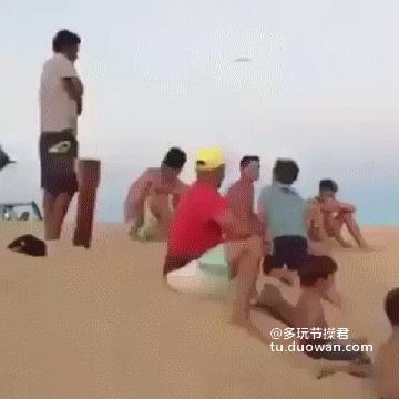 再往里挤一挤,还有位置呢!这蚌精长了八只脚好神奇的样子!