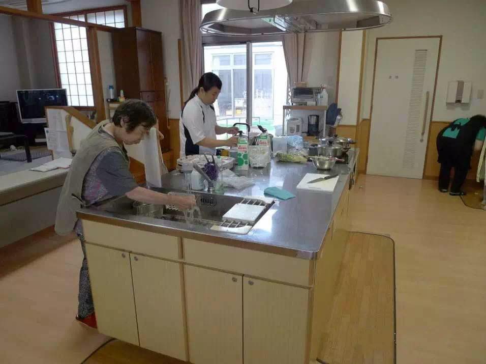 养老设施中，那些贴心又实用的护理站设计