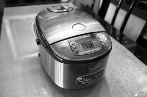 韩国原装进口电饭煲坏了怎么修,日本电饭煲维修及故障