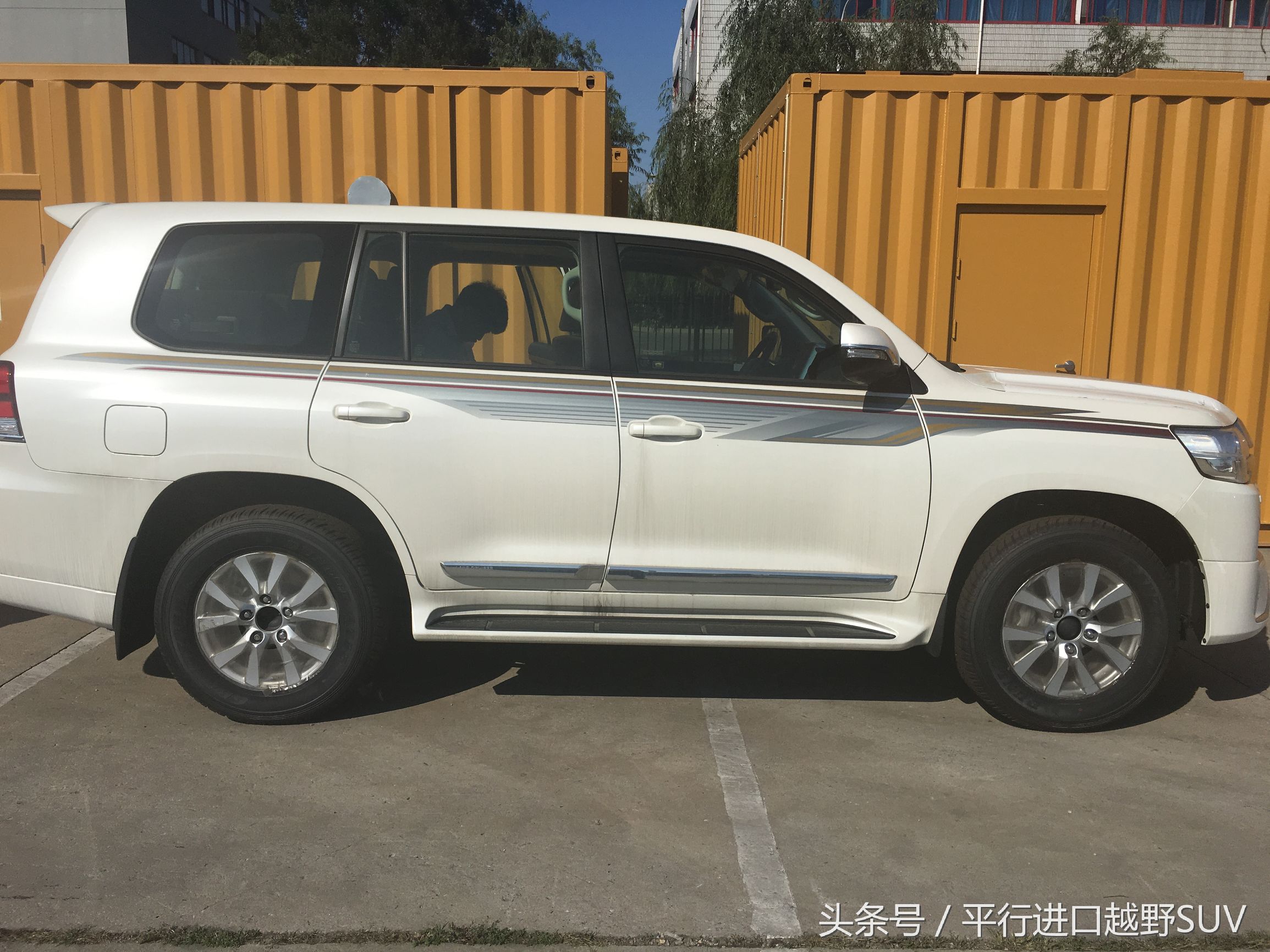 兰德酷路泽和路虎卫士110哪个好,兰德酷路泽2024款越野测试