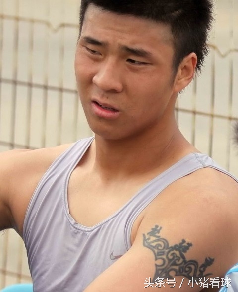 足球运动员纹身盘点,纹身孝字图案