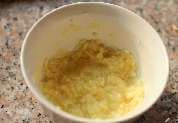 冻疮又痛又痒简单一头蒜就可解决