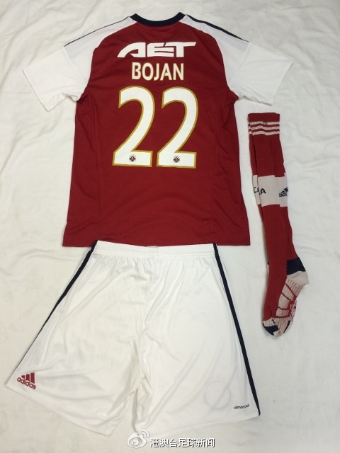 中超十大颜值巅峰球衣,2024中超青岛西海岸球衣