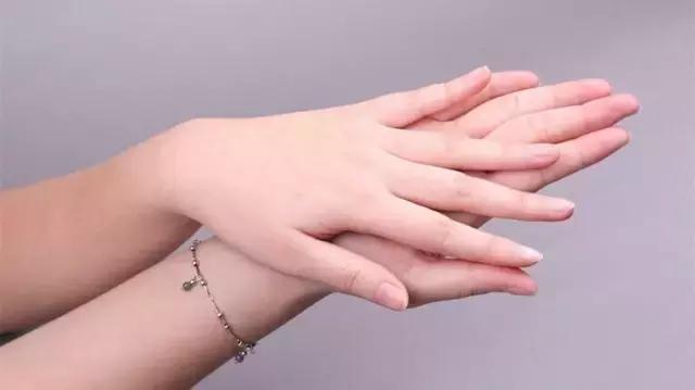 这些指甲变化预示健康玄机,指甲透露哪些健康信息