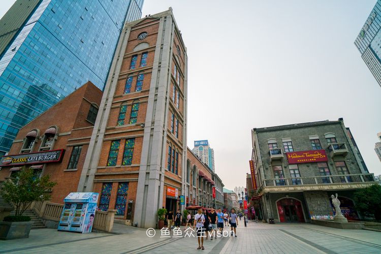 武汉的江汉路是中国最长的步行街,武汉最大最经典的步行街