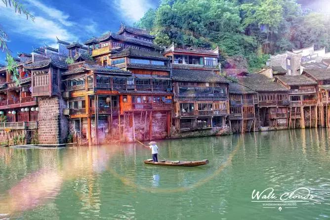 湘西古老而神秘的地方,曾经古老的湖南湘西苗寨