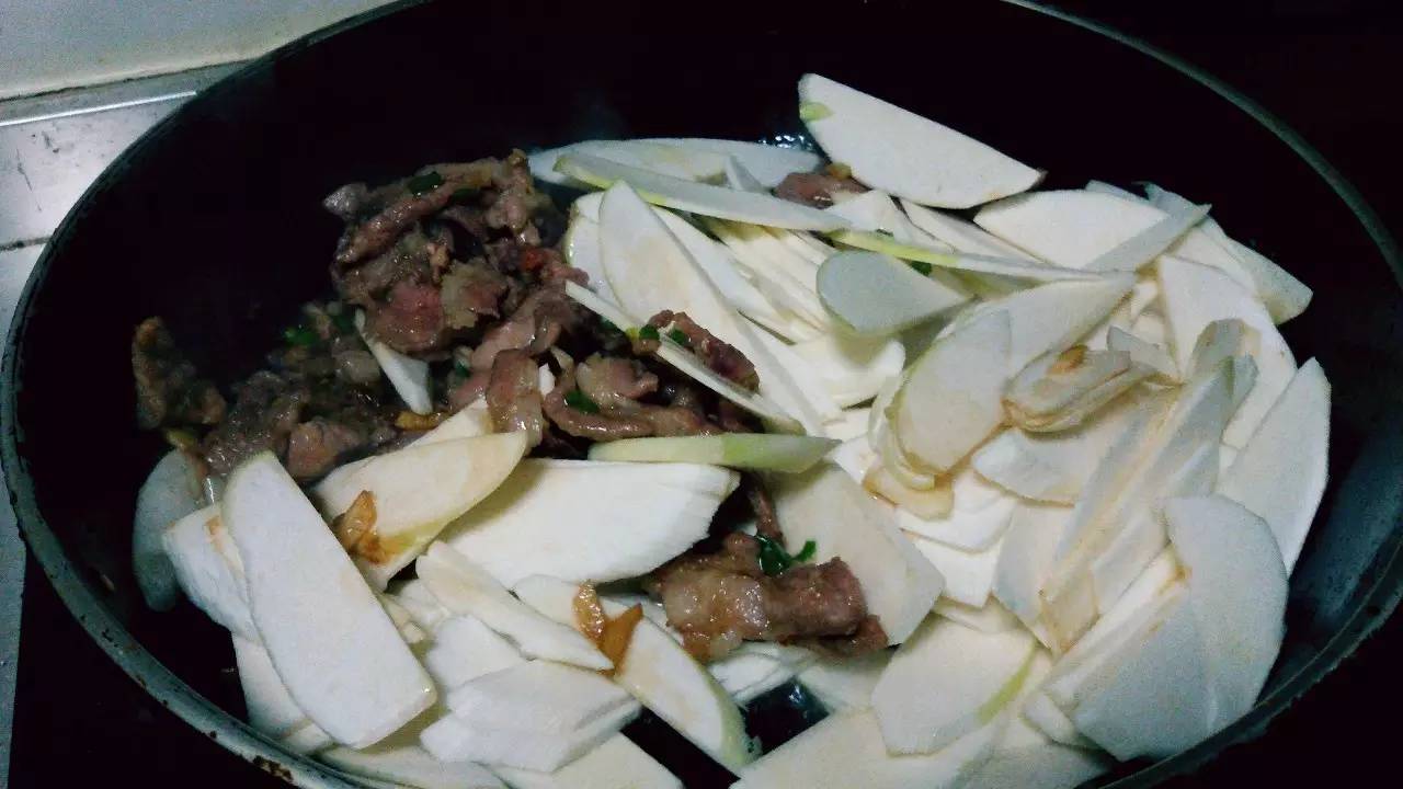茭白炒肉最美家常菜,炒茭白最好吃的做法