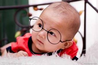 大开眼界视力矫正,一只眼弱视是怎么回事