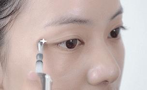 40岁眼周适合用什么样的眼霜,眼周发黑适合用什么眼霜