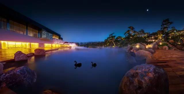 身价数十亿的他除了去无人区摄影，险些丧命，还用了6年时间和30多位石艺老匠人打造了一家不想挣钱的艺术馆