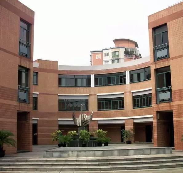 从毕业生去向，看魔都初中里的“四校八大二神仙”