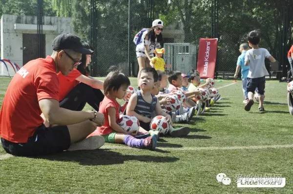 快乐足球亲子运动,亲子足球运动嘉年华