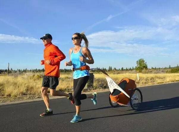 极客爸爸给婴儿车装上了125CC的摩托车发动机 边参赛奥运边“遛”小孩？｜905出行设计师