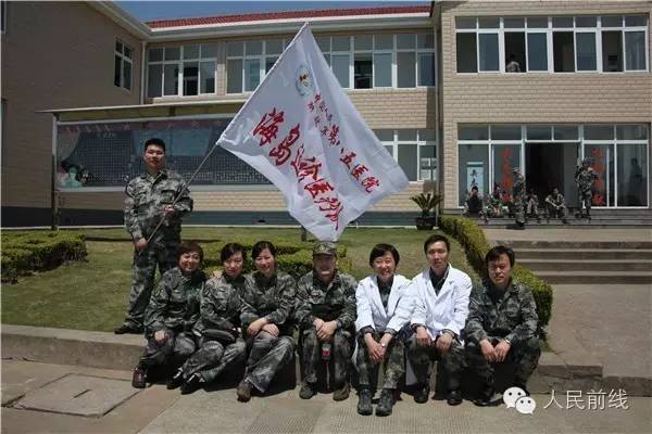 全国名气最大的女军医是谁,中国最年轻的女军医少将