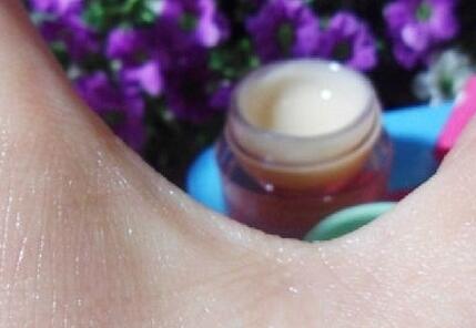 其实美不美不重要只要心灵美就行,人美不美不在于外表内心美才是美