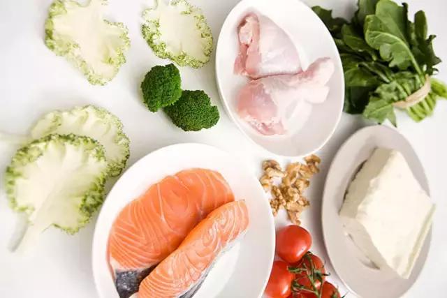 低碳水化合物饮食吃什么,低脂和低碳水饮食哪个更健康呢