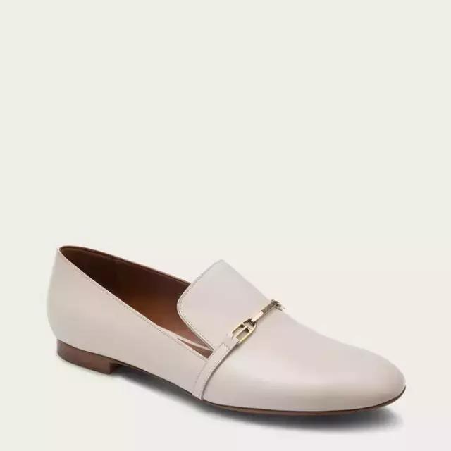 美得毫不费力的姑娘,都有一双乐福鞋