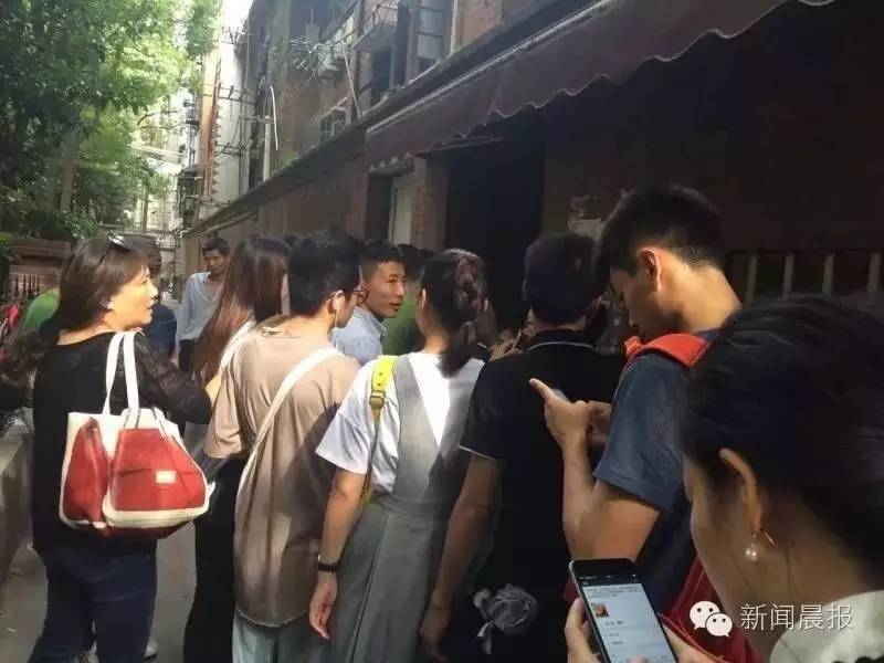 在上海米其林餐厅用餐,阿大葱油饼米其林