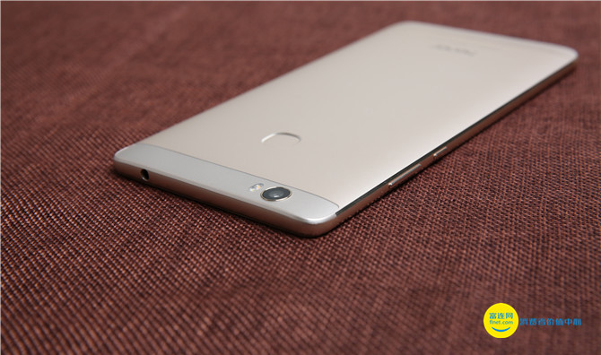 荣耀8外观测评,外观性能皆优秀