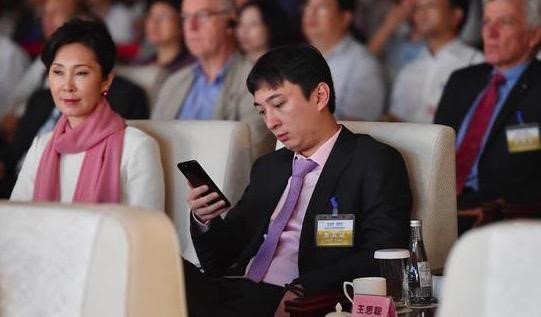 读书没用？首富王健林送“国民老公”王思聪留学读书比谁都会玩