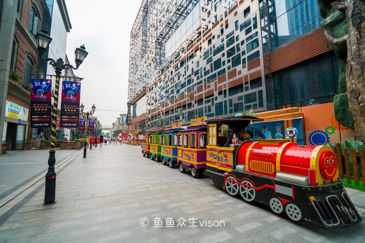 武汉的江汉路是中国最长的步行街,武汉最大最经典的步行街