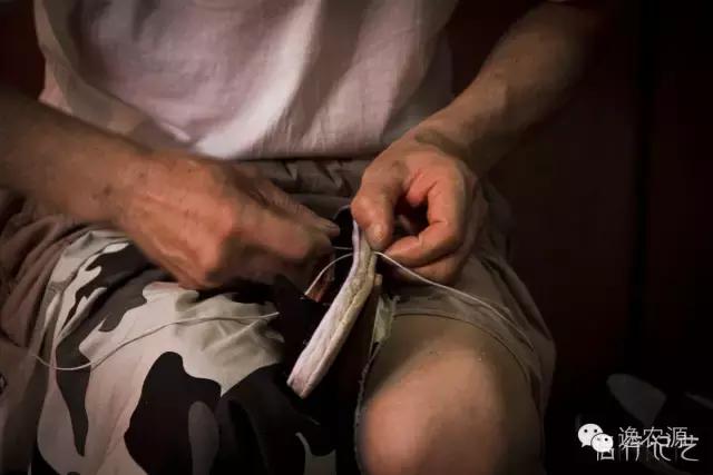 坚守｜梅家人的故事——梅位炳的手工鞋铺