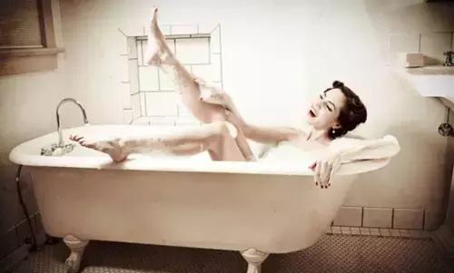 牛仔怎么洗防脱色,牛仔怎么洗可以减少损伤