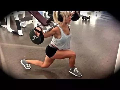 这个迷人的“小腰精”有谁能想到，她曾经是一个成日陶醉于纸醉金