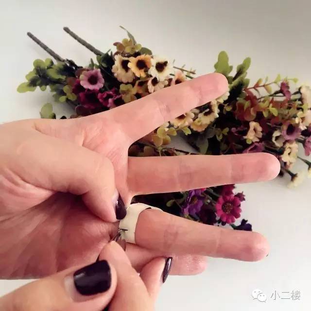 怎样测量手指戴多大戒指,怎样知道自己戴多大圈的戒指