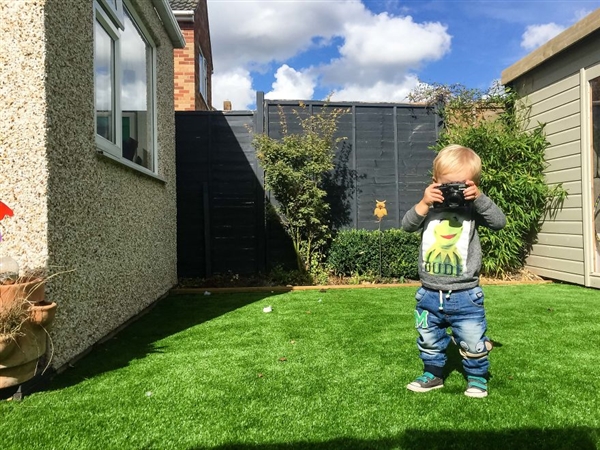 摄影师2岁宝宝拍照,最小年纪摄影师