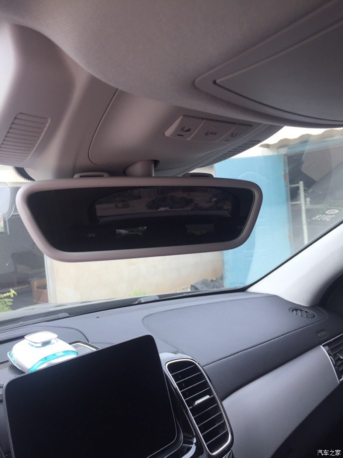 奔驰gle400运动版跑高速视频,奔驰gle400几秒破百运动模式