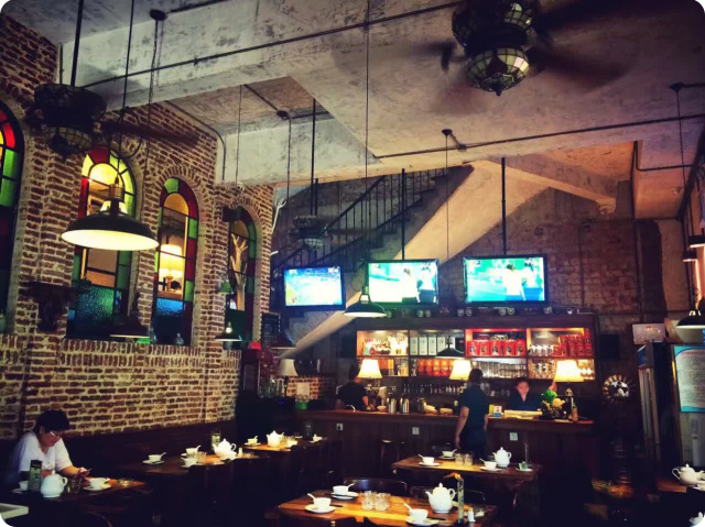 上有天堂下有西湖,上有天堂下有襄阳吗