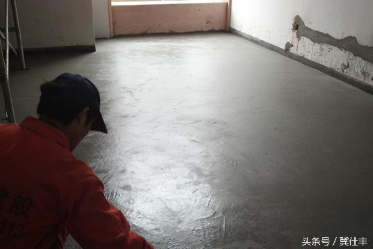 铺地板时墙边不平怎么办,地面不平怎么铺地板砖