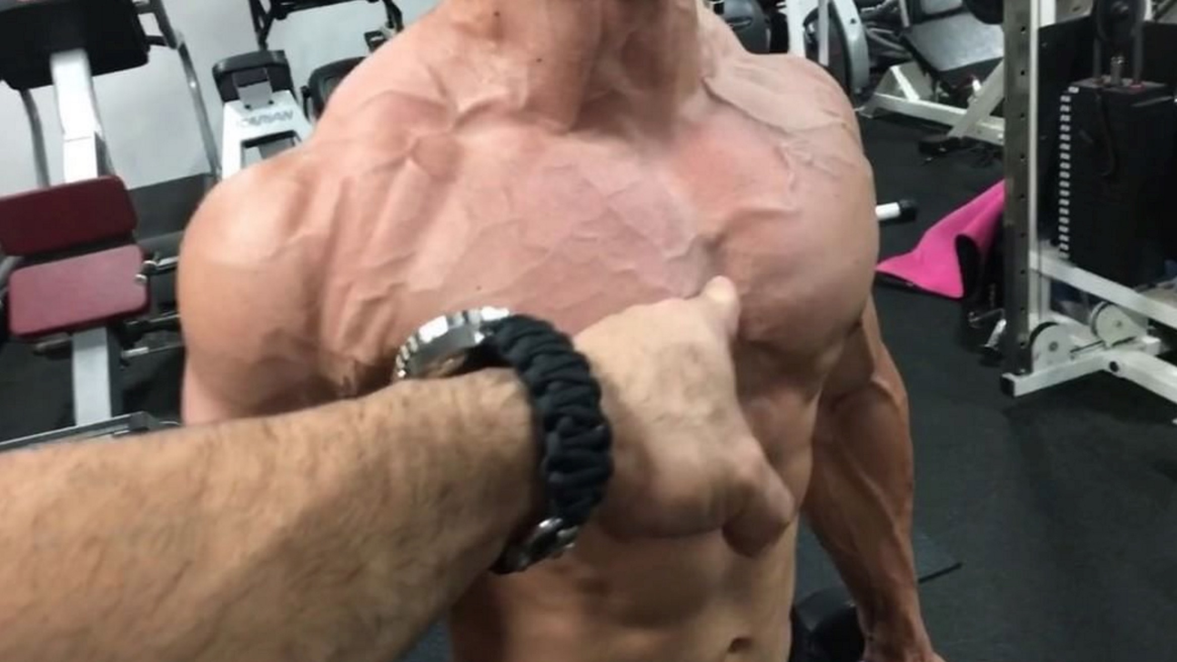 健身身上爆出来的是青筋还是血管,为什么健身的人都青筋暴起